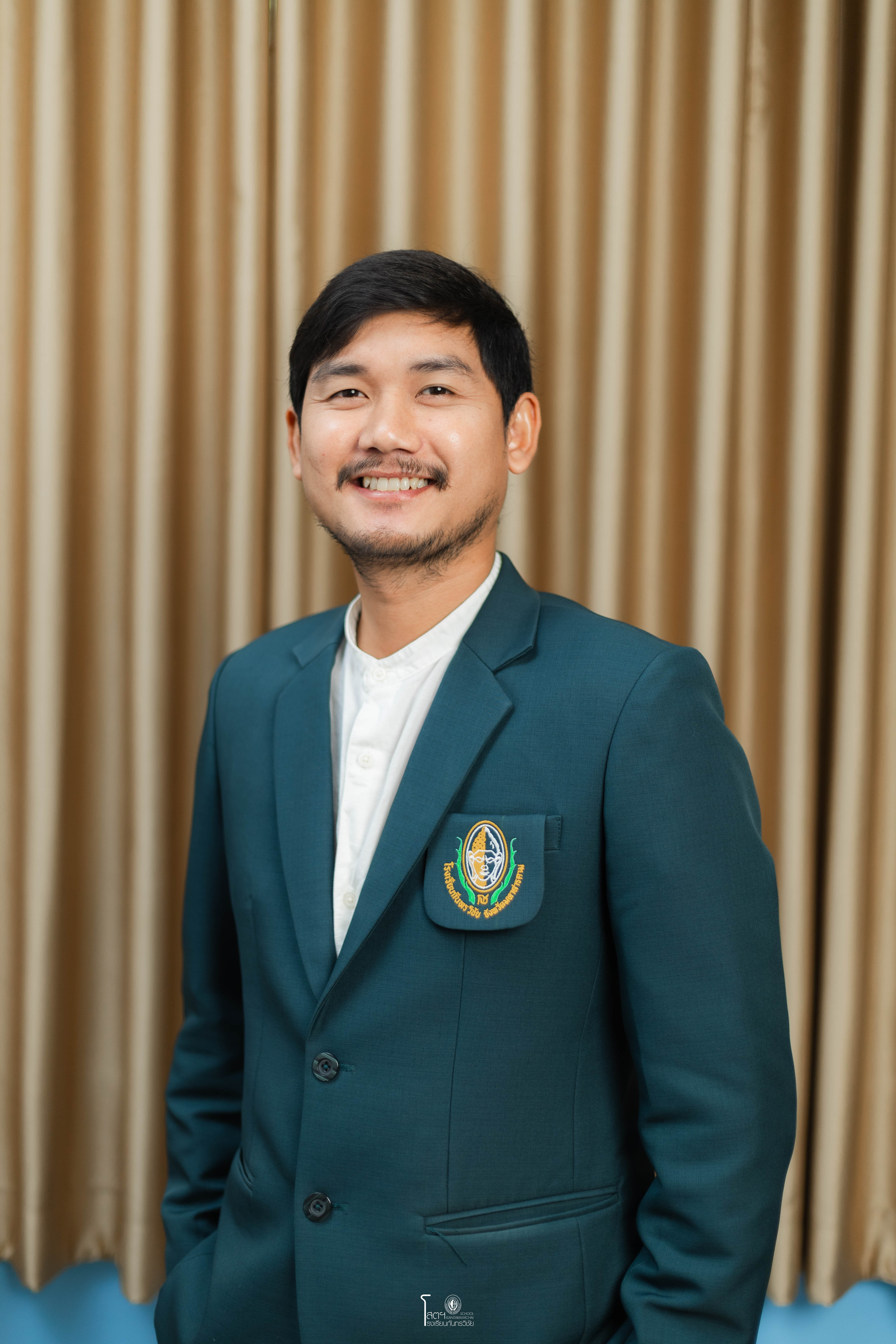 นายรภัทร  ขูรูรักษ์